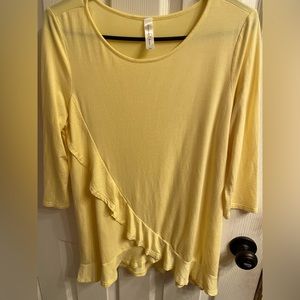 Women’s Discount Divas 3/4 sleeve ruffle shirt size small